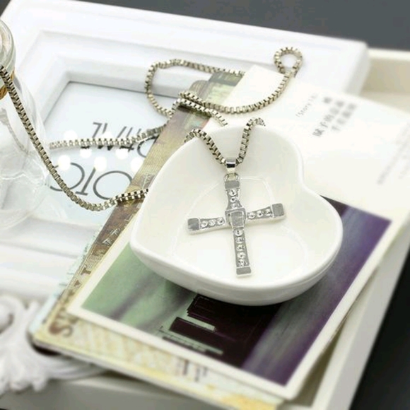 New fast and furious cross pendant necklace - Picture 3 of 4